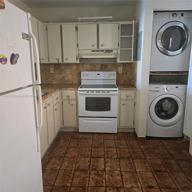 Building Photo - 1800 W 54th St
