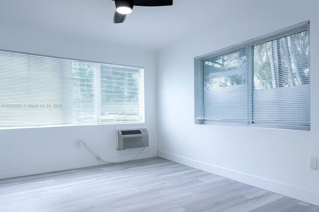 Building Photo - 10190 E Bay Harbor Dr