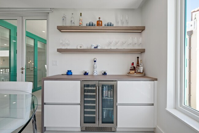 Building Photo - 100 SE 5th Ave