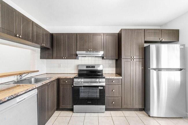 Building Photo - 9977 Three Lakes Cir