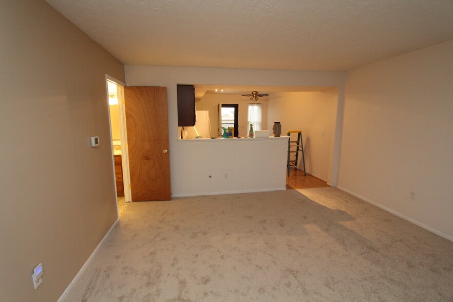 Building Photo - 3242 Summerdale Ln