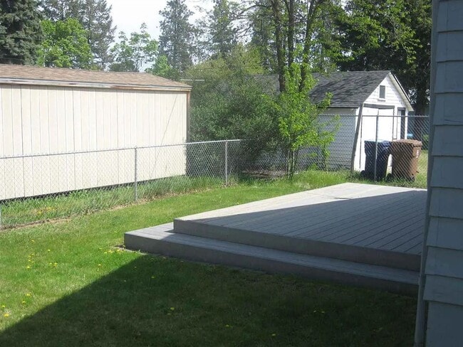 Building Photo - Available now 2 bed 1 bath Audobon / Shadl...