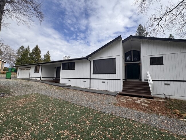 Building Photo - 17554 Patricia Way