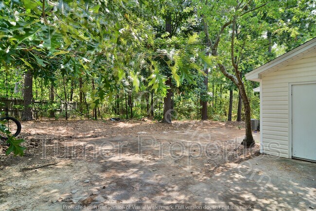 Building Photo - 121 Manorwood Ct