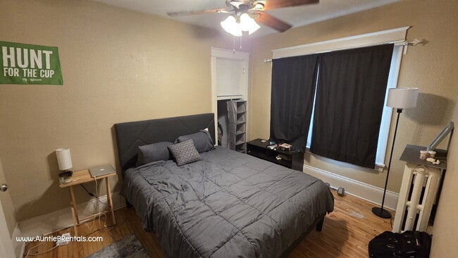 Building Photo - 2BR 1BA Beautiful Triplex Upper Unit - VIDEO TOUR