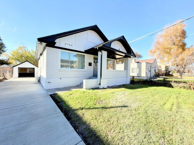 Building Photo - Beautiful Remodeled Home