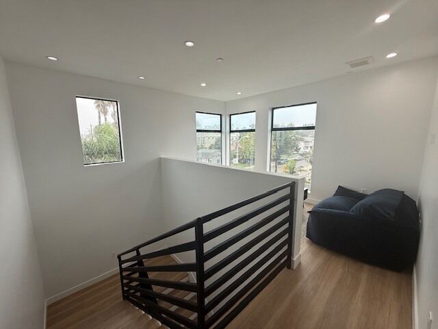 Building Photo - 1200 W 37th Dr