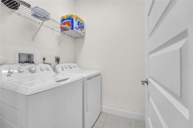 Building Photo - 15850 NW 91st Ct