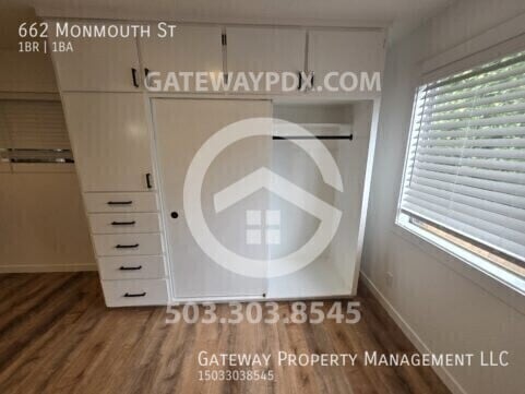 Building Photo - 662 Monmouth St