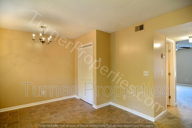 Building Photo - 121 Manorwood Ct