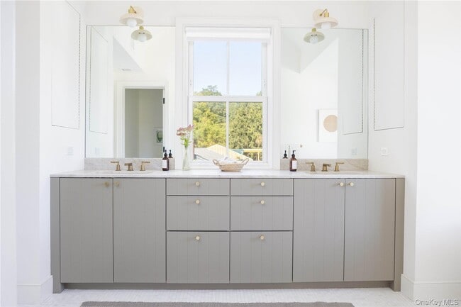 Building Photo - 400 Youngs Rd