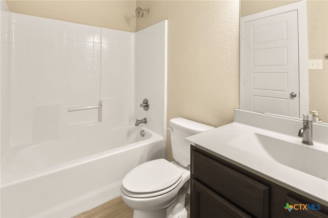 Building Photo - 541 Creekside Frst