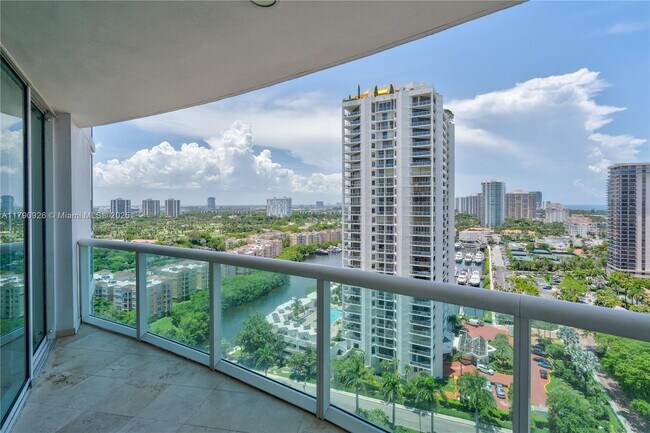 Building Photo - 19400 Turnberry Way