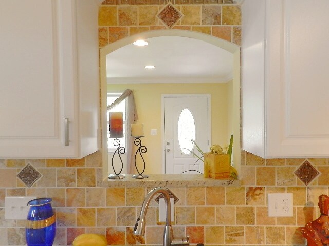 Building Photo - Stunning Rambler-Fantastic Location