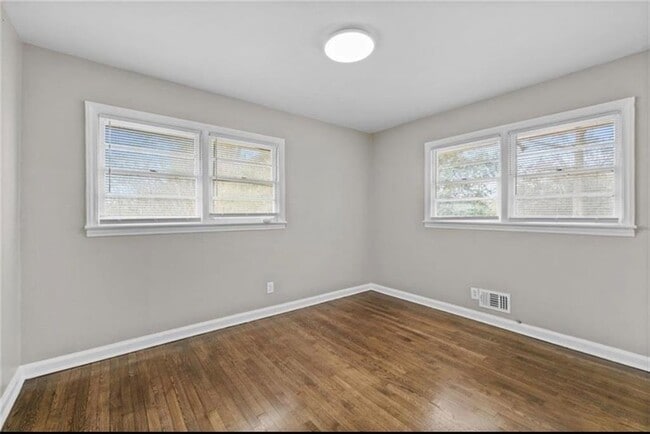 Building Photo - 2911 Gresham Rd S E