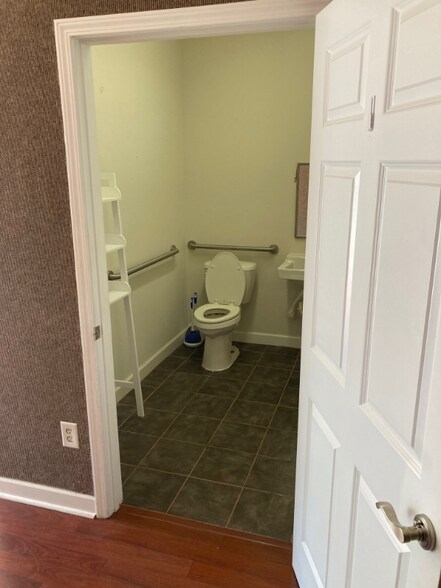 Building Photo - 2922 Howard Ave