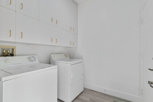 Building Photo - Beautiful Single-Story Home on the Golf Course in Sun City MacDonald Ranch (55+ Community)