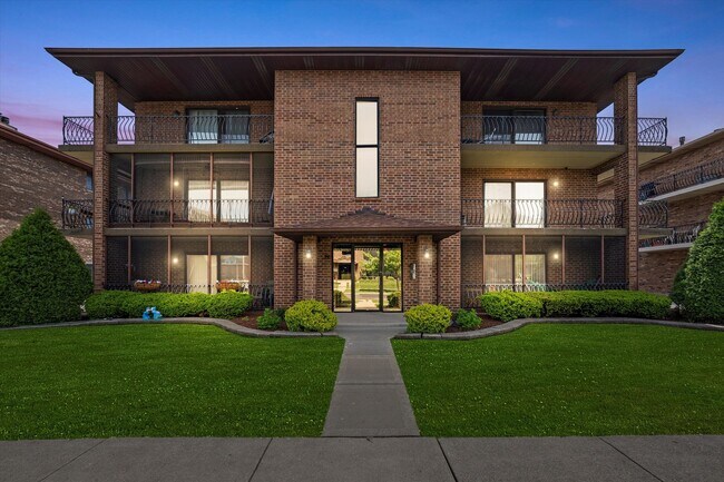 Building Photo - 16743 Paxton Ave
