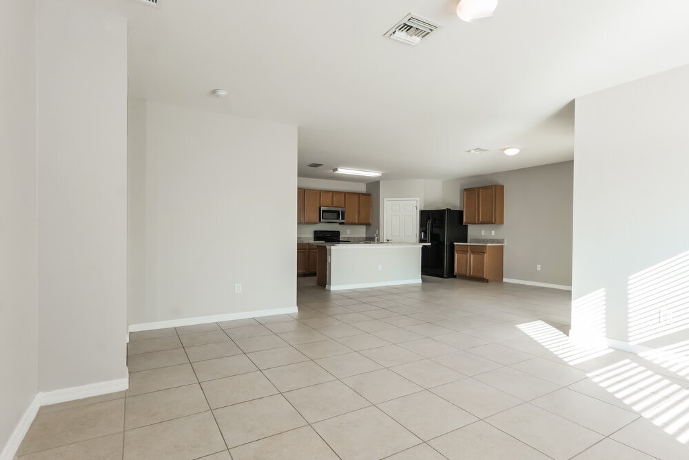 Building Photo - 4413 SW 15th Ave