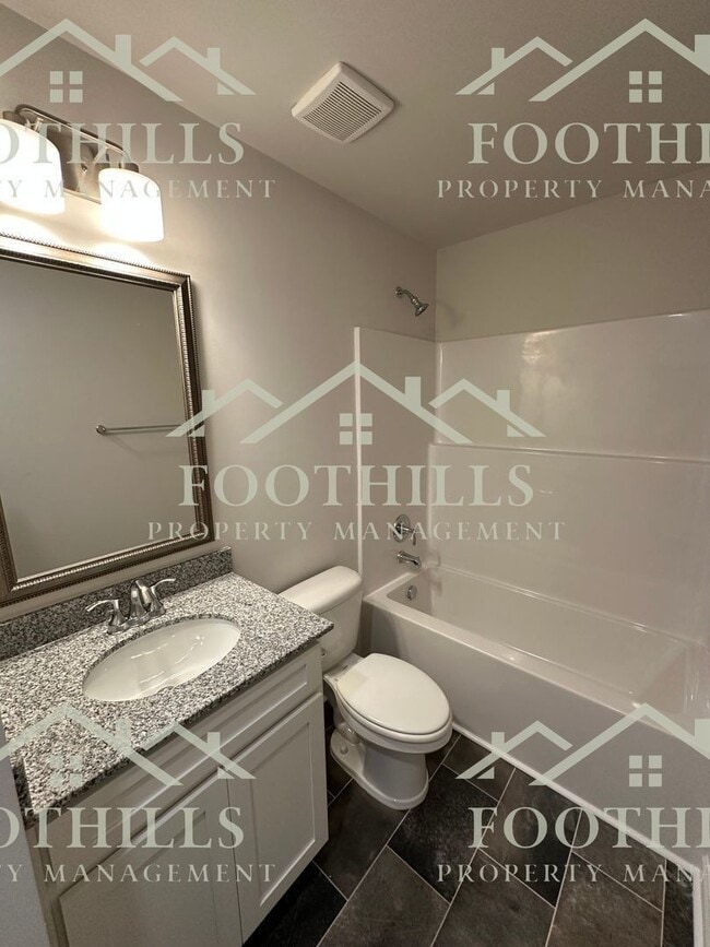 Building Photo - 104 Lowland Dr