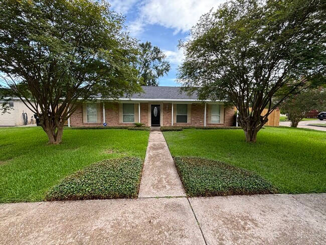 Building Photo - 9423 Fairdale Ln