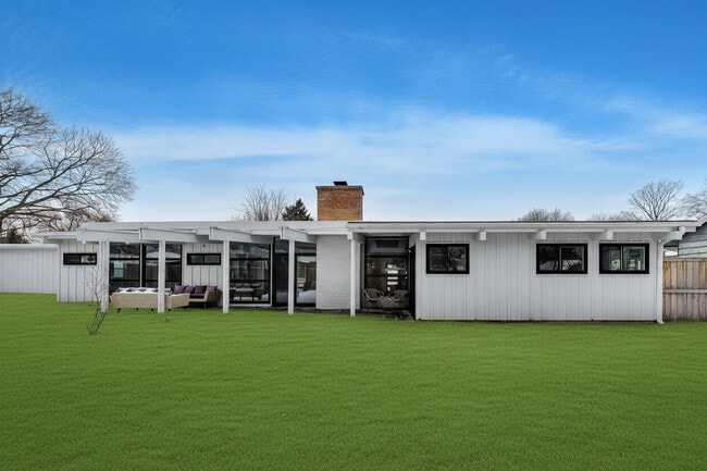 Building Photo - 2649 N Crawford Ave