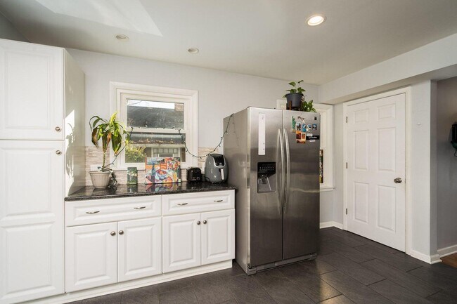 Building Photo - 6434 N Willow Glen Ln
