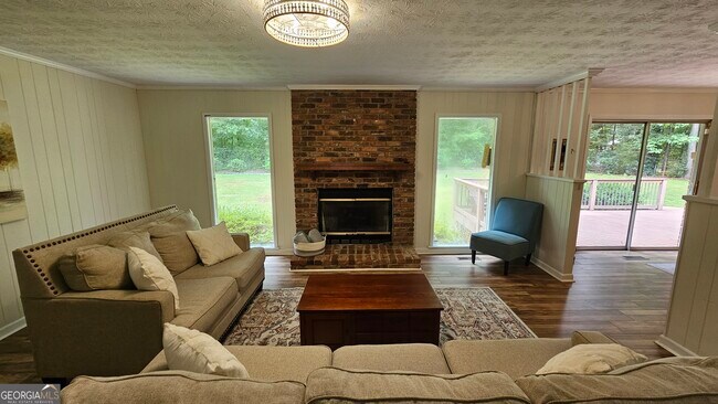 Building Photo - 810 Joy Dr