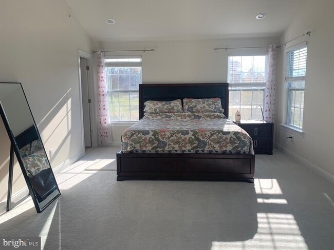 Building Photo - 323 W Boulder Dr