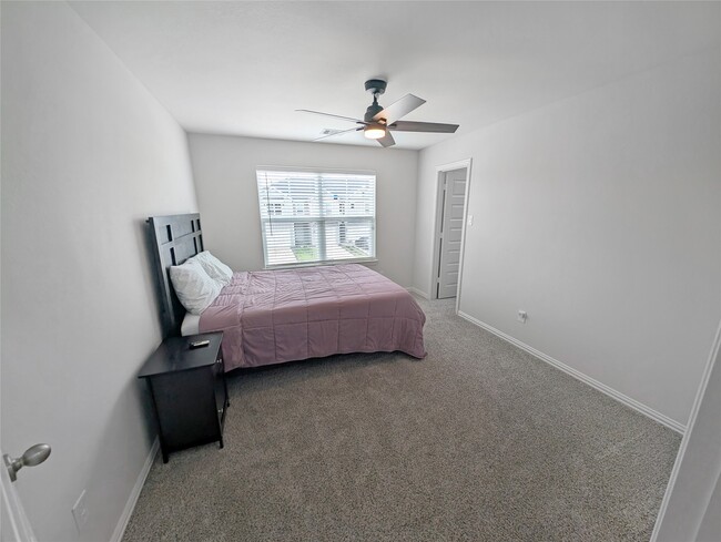 Building Photo - 27939 Western Crk Ct