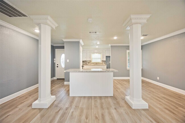 Building Photo - 6523 Cherrydale Dr