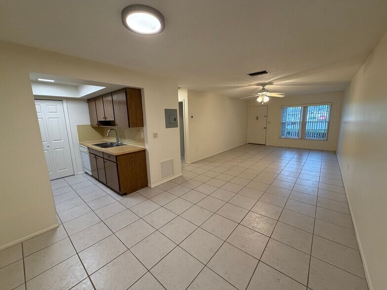 Building Photo - 516 Polaris Loop