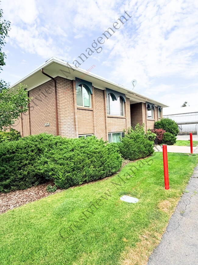 Building Photo - 549 Stringham Ave