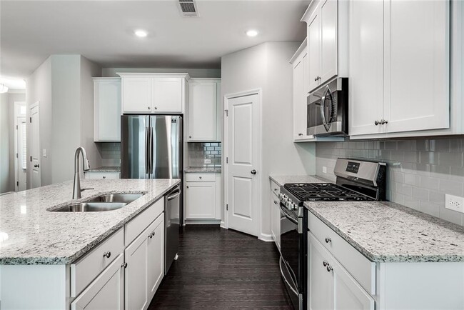 Building Photo - 554 Elm Bluff Way