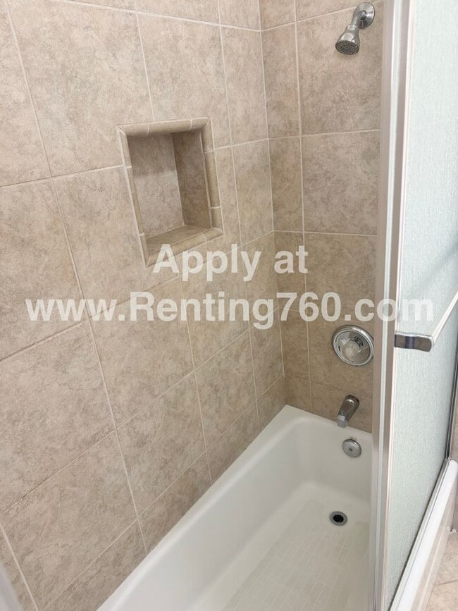 Building Photo - Spacious 3 Bed 2 Bath Home!