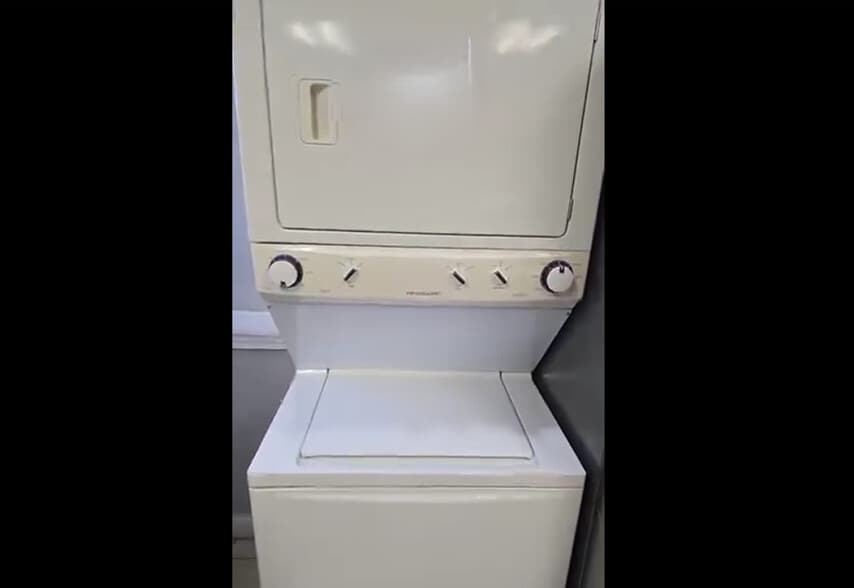 Building Photo - 11765 Glenfield Ave