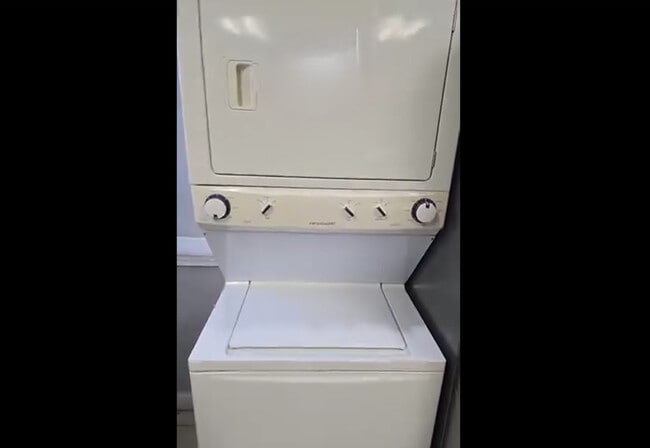 Building Photo - 11765 Glenfield Ave