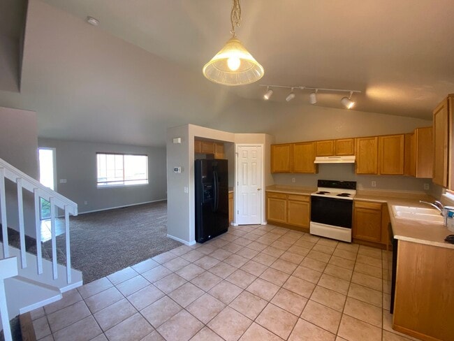 Building Photo - Stetson Hills 3 bedroom House