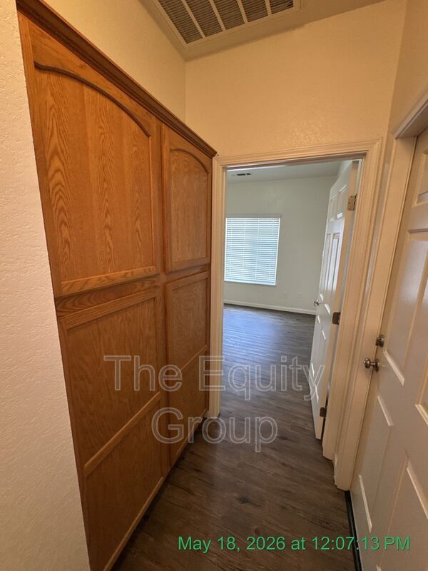 Building Photo - 1323 S Crowe St