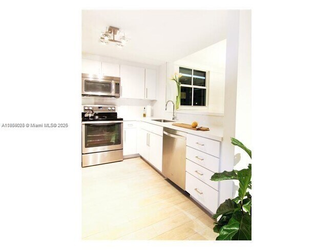 Building Photo - 1250 S Miami Ave