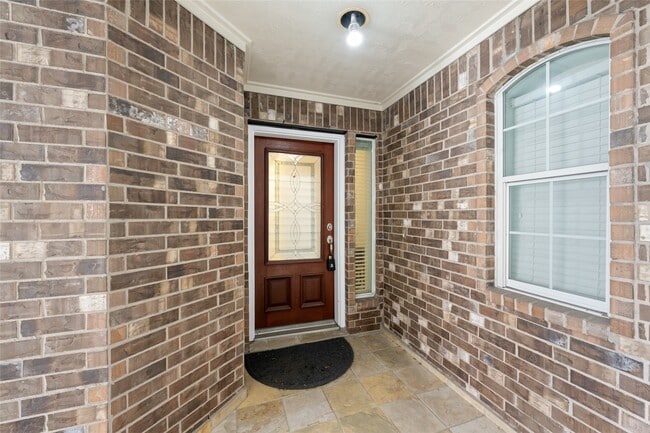 Building Photo - 3410 Skyline Village Dr