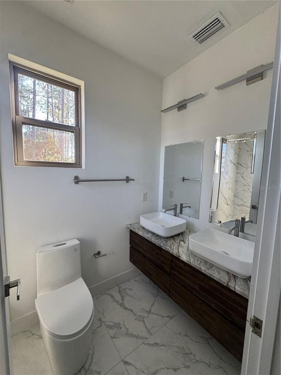 Building Photo - 15 Regent Ln