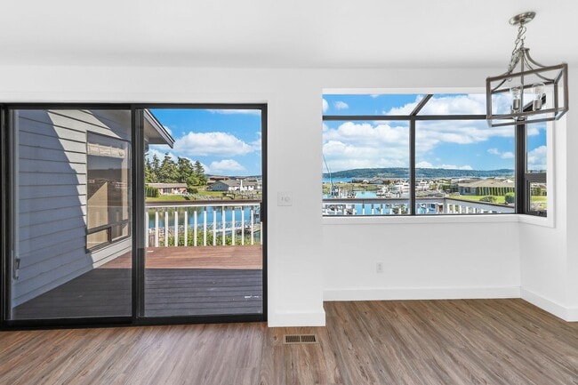 Building Photo - 2 Bed 2 Bath - View Home - Mariner Cove - Pet Friendly