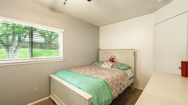 Building Photo - 5718 Champions Hill Dr