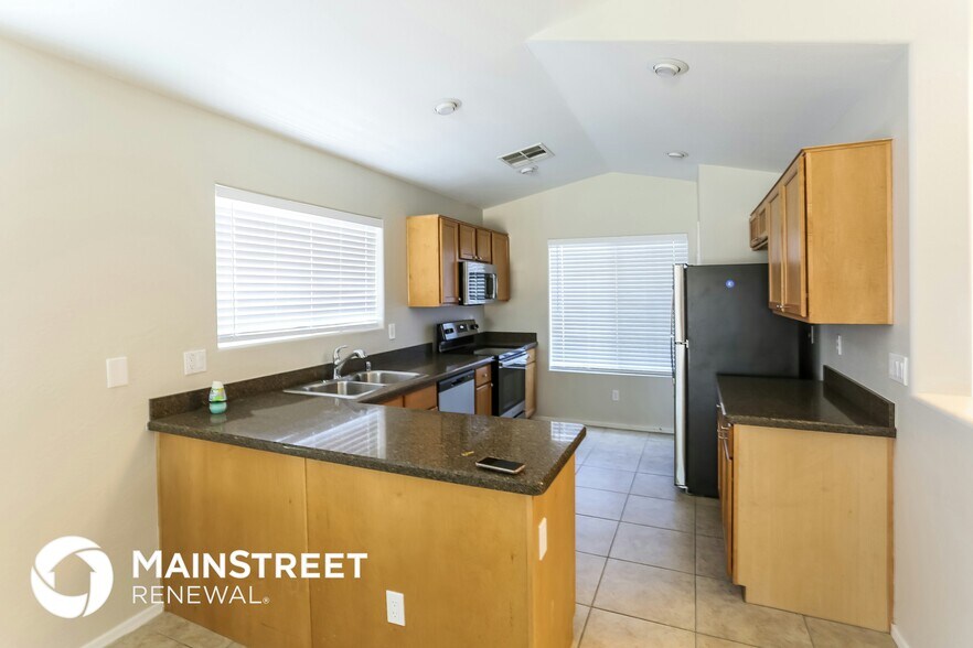 Building Photo - 4709 S 23rd Ln