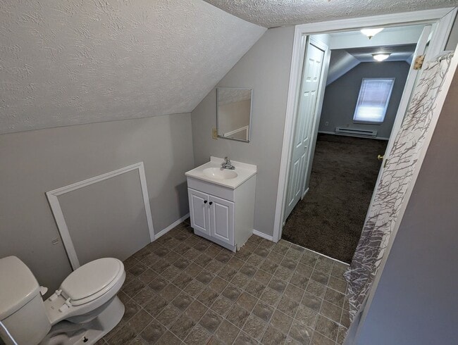 Building Photo - Beautiful 3 bedroom home with covered fron...