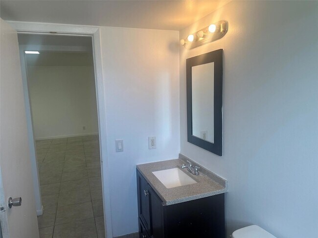 Building Photo - 8507 Sunset Dr