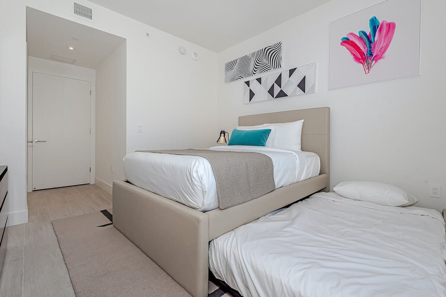 Building Photo - 4010 S Ocean Dr