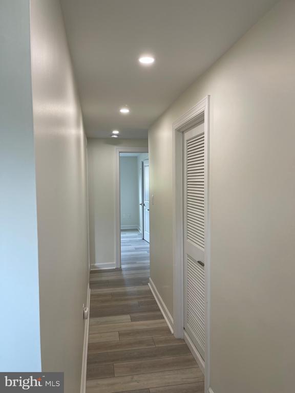 Building Photo - 9913 Pomona Dr