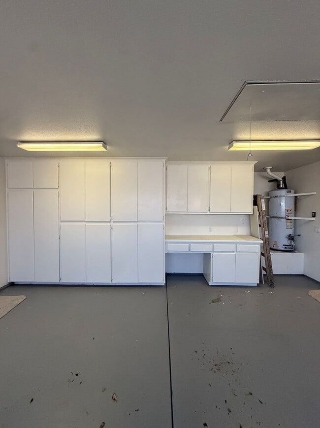 Building Photo - Beautifully Updated Single Story Custom Ho...